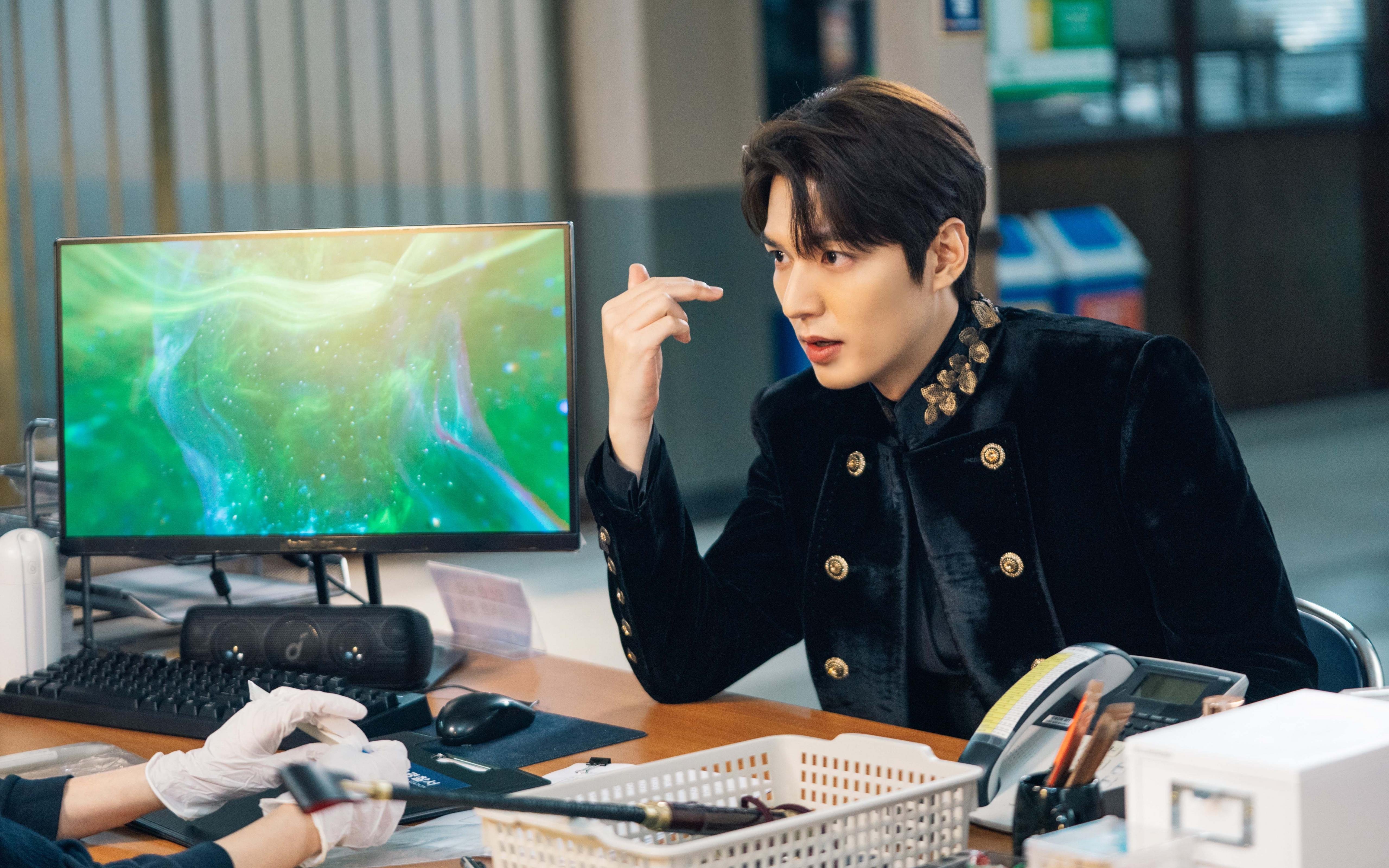 火箭三分线外手感火热连续命中关键球，火箭连续三分不中